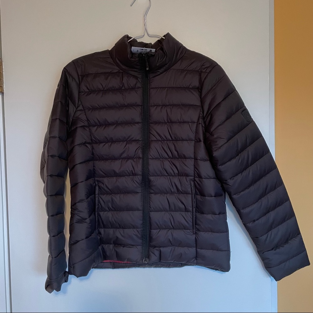 Black puffer jacket NWT vegan size medium comes with stuff bag
